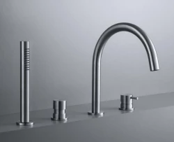 Waterevolution Flow 4 fori Rubinetto da bagno per installazione su bordo vasca completamente in acciaio inossidabile T138IE
