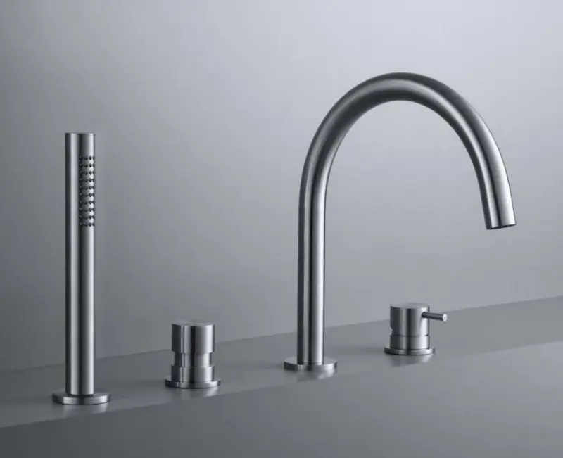 Waterevolution Flow 4 fori Rubinetto da bagno per installazione su bordo vasca completamente in acciaio inossidabile T138IE