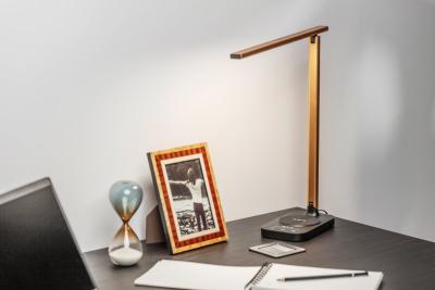 Decor Lampada da scrivania Bressi 8W 450lm AC220-240V 3-CCT Ricarica wireless USB PF>0 5 RA>80 Nero / Oro 1208962479