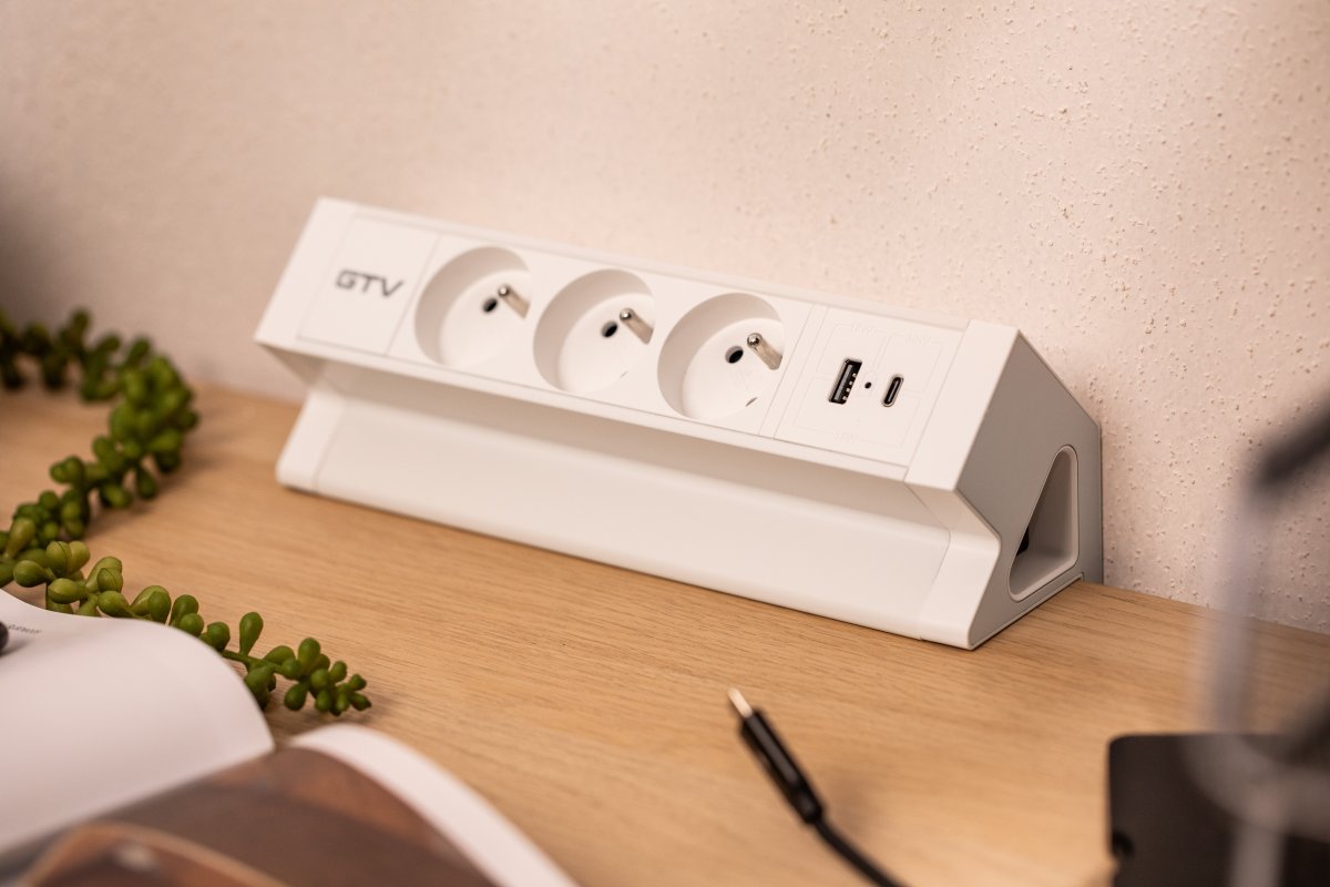 Presa per mobili Basco, 3 x presa con messa a terra, USB A+C, cavo da 1,5 m, bianco con montaggio