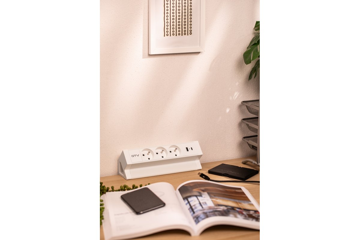 Presa per mobili Basco, 3 x presa con messa a terra, USB A+C, cavo da 1,5 m, bianco con montaggio