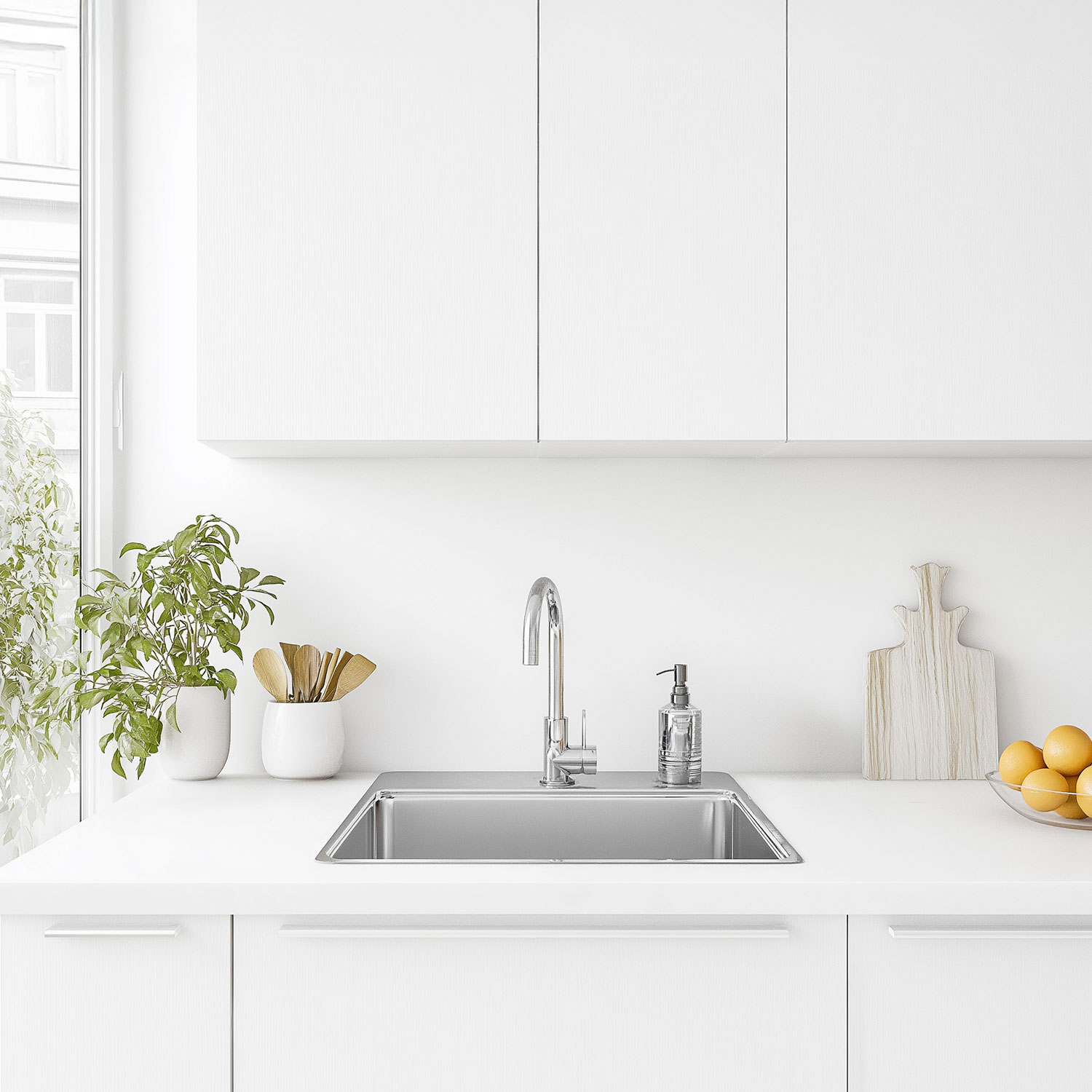 Come Rendere una Cucina Piccola Più Grande: Una Guida Pratica allo Spazio, alla Luce & allo Stile
